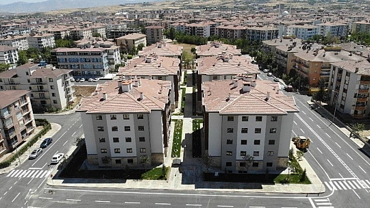 Elazığ'da ilk deprem konutları tamamlandı, 7 ayda yeni bir Dilek Sitesi dikildi