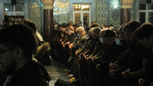 Elazığ'da ilk teravih namazında camiler doldu taştı