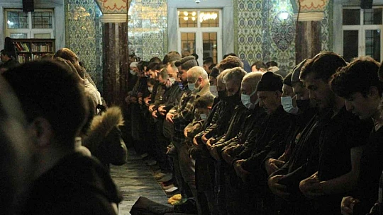 Elazığ'da ilk teravih namazında camiler doldu taştı