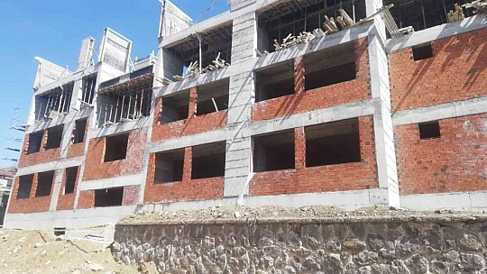 Elazığ'da inşaatın 3. katından düşen işçi yaralandı