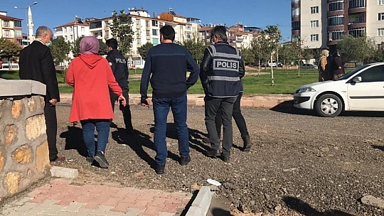 Elazığ'da intihara teşebbüs eden kadını çocukları gözyaşları içerisinde izledi