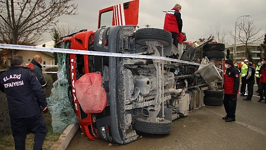 Elazığ'da itfaiye aracı ile otomobil çarpıştı: 7 yaralı