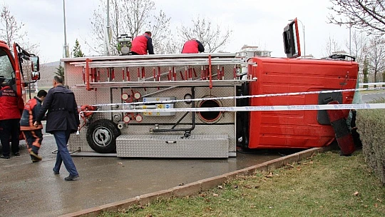 Elazığ'da itfaiye aracı ile otomobil çarpıştı: 7 yaralı
