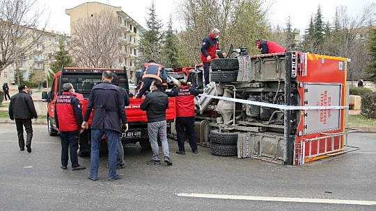 Elazığ'da itfaiye aracı ile otomobil çarpıştı: 7 yaralı
