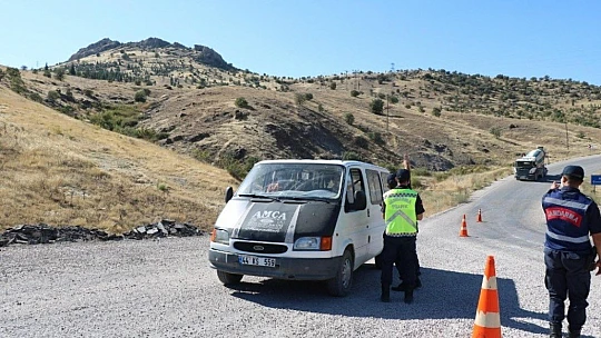 Elazığ'da jandarma 187 personelle uygulama yaptı