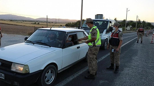 Jandarma, drone destekli uygulamayla vatandaşları uyardı