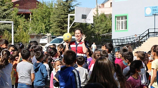 Elazığ'da jandarma ekipleri çocuklarla bir araya geldi