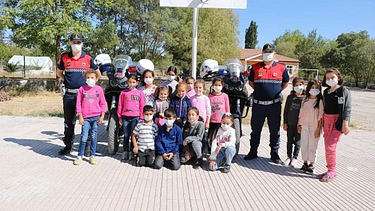 Elazığ'da jandarma ekipleri çocuklarla bir araya geldi