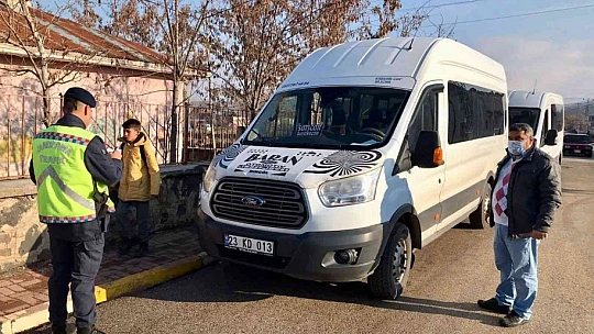 Elazığ'da jandarma ekipleri okul servis araçlarını denetledi