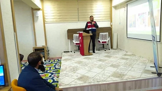 Elazığ'da jandarma kadınlara KADES'i anlattı