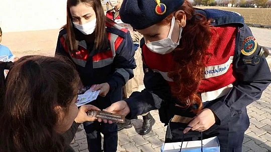 Elazığ'da jandarmadan 20 Kasım Dünya Çocuk Hakları Gününde anlamlı etkinlik