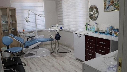 Elazığ'da kaçak diş kliniği basıldı, sahte diş hekimi yakalandı