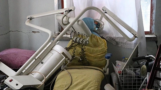 Elazığ'da kaçak diş kliniği basıldı, sahte diş hekimi yakalandı