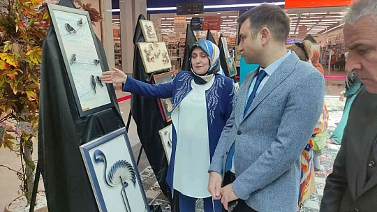 Elazığ'da kadınların el emekleri görücüye çıktı