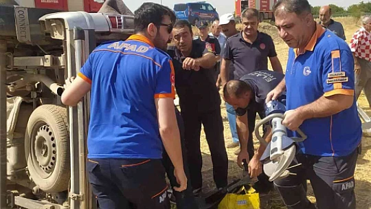Elazığ'da kamyonet şarampole yuvarlandı: 3 yaralı