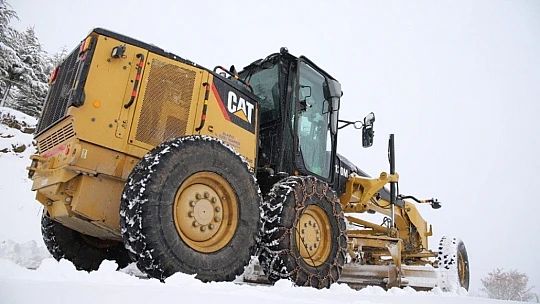 Elazığ'da kar, bir gecede 441 köy yolunu kapattı