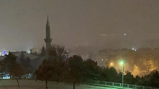 Elazığ'da kar etkili oldu, yolda kalanlara jandarma yetişti