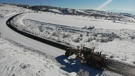 Elazığ'da kar nedeniyle 198 köy yolu kapandı