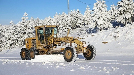 Elazığ'da kar nedeniyle 198 köy yolu kapandı
