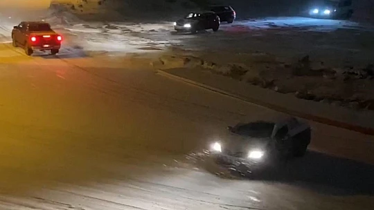 Rampada kayan araçlar birbirine çarptı