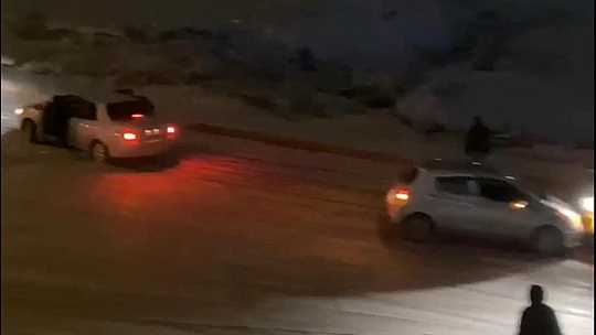 Rampada kayan araçlar birbirine çarptı