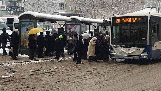 Elazığ'da kar yağışı etkisini sürdürüyor