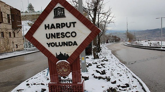 Elazığ'da kar yağışı, Harput beyaz gelinliğini giydi