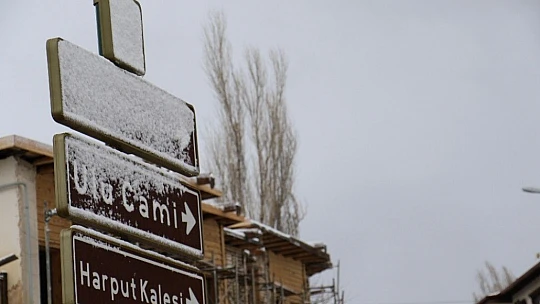 Elazığ'da kar yağışı, Harput beyaz gelinliğini giydi
