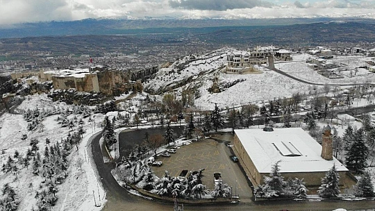 Elazığ'da kar yağışı, Harput beyaz gelinliğini giydi