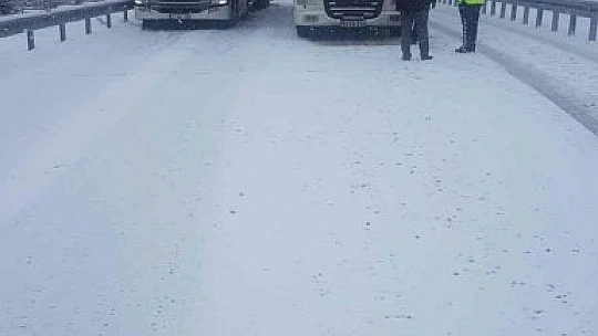 Elazığ'da kar yağışından dolayı ekipler seferber oldu