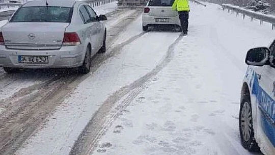 Elazığ'da kar yağışından dolayı ekipler seferber oldu