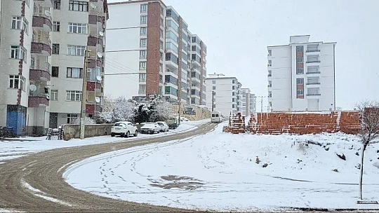Elazığ'da kar yeniden başladı