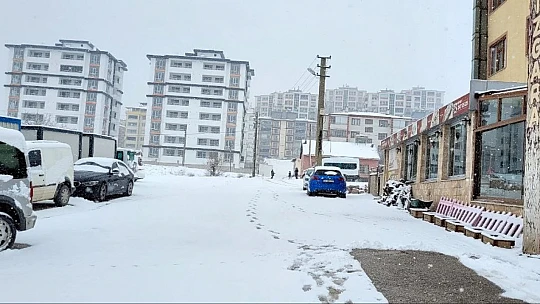 Elazığ'da kar yeniden başladı