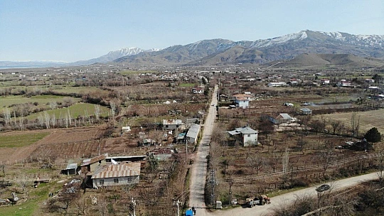 Elazığ'da karantinaya alınan mahalle havadan görüntülendi