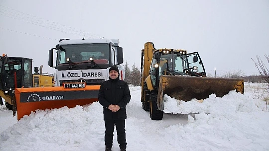 Elazığ'da karla mücadele ekiplerine validen baklavalı ziyaret