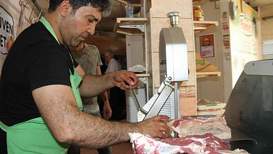 Elazığ'da kasapların yoğun mesaisi