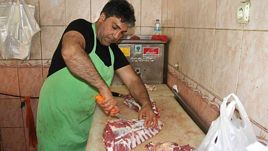 Elazığ'da kasapların yoğun mesaisi