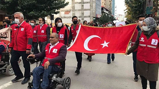 Elazığ'da Kızılay Haftası yürüyüşü