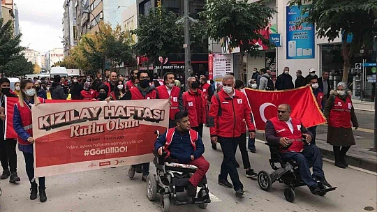 Elazığ'da Kızılay Haftası yürüyüşü