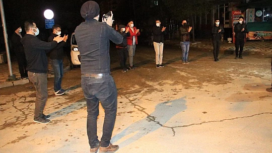 Elazığ'da klarnetli, davullu sosyal mesafeli sahur halayı