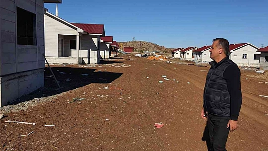 Elazığ'da köy konutlarının yapımı sürüyor