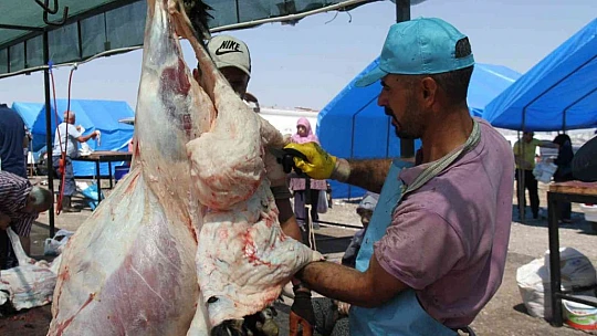 Elazığ'da kurban kesimi ikinci gününde de devam etti