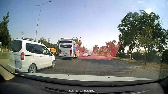 Elazığ'da makas atarak ilerledi, trafiği tehlikeye soktu