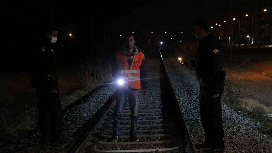 Elazığ'da makinistin ihbarı polisi alarma geçirdi, raylar didik didik arandı