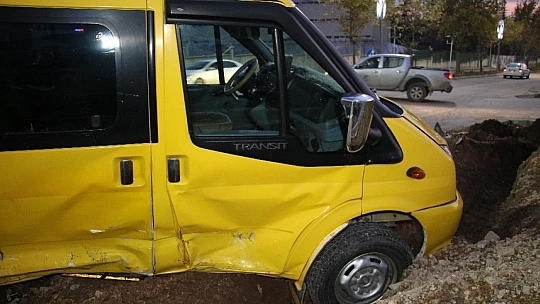 Elazığ'da minibüs ile otomobil çarpıştı: 7 yaralı