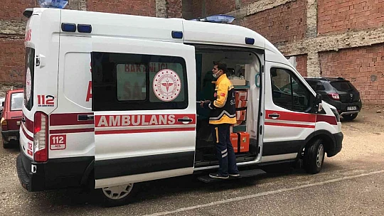 Elazığ'da minibüs ile otomobil çarpıştı: 3 yaralı