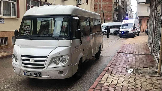 Elazığ'da minibüs ile otomobil çarpıştı: 3 yaralı