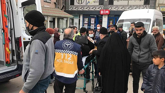 Elazığ'da minibüsün çarptığı yaya yaralandı