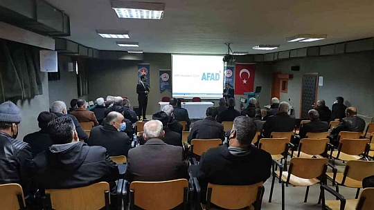 Elazığ'da muhtarlara  eğitim verildi
