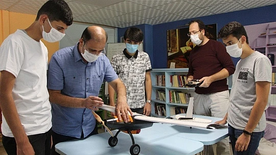 Elazığ'da öğrenciler ürettikleri drone ile birinciliği hedefliyor